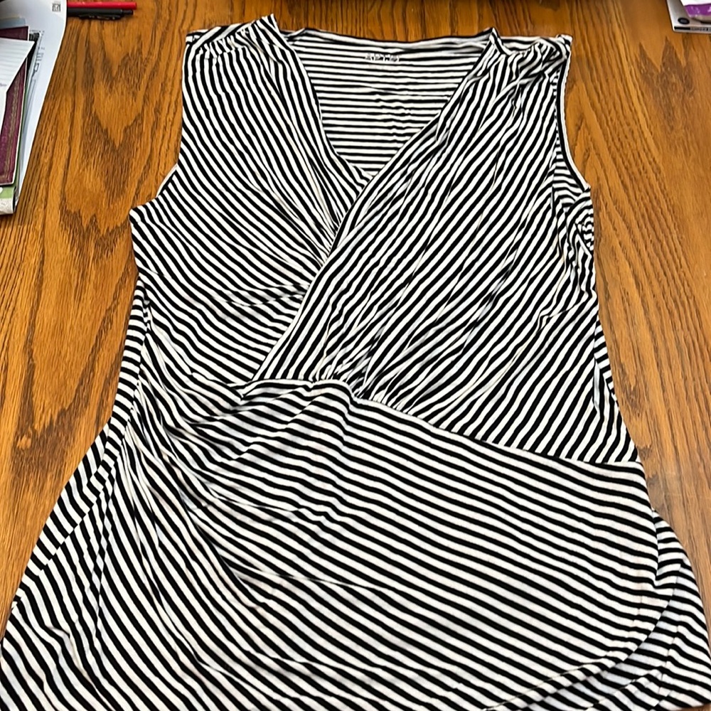 Apt. 9 Black & White Stripe V-neck Sleeveless Top XL